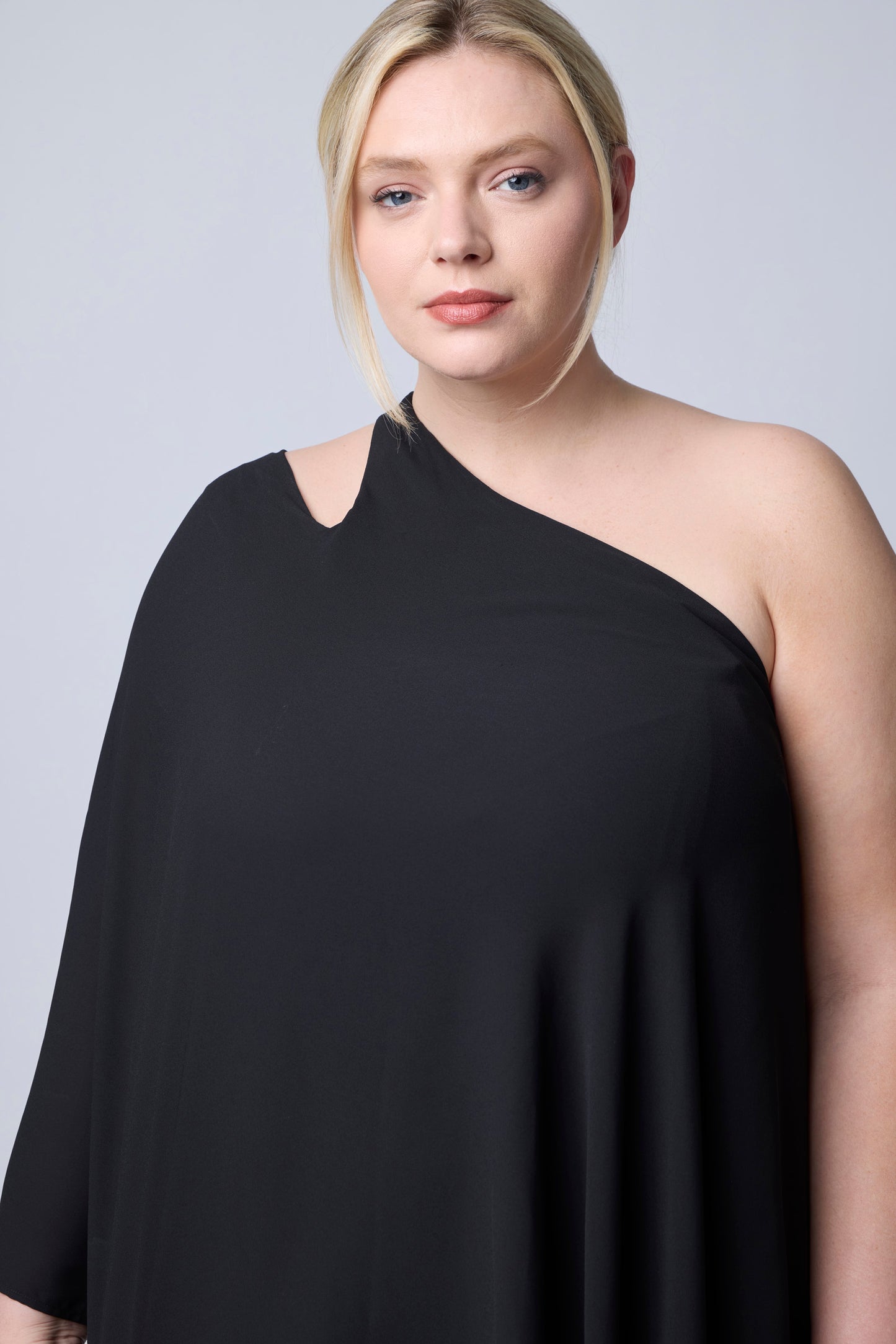 Black | Marilyn One Shoulder Gown | detail