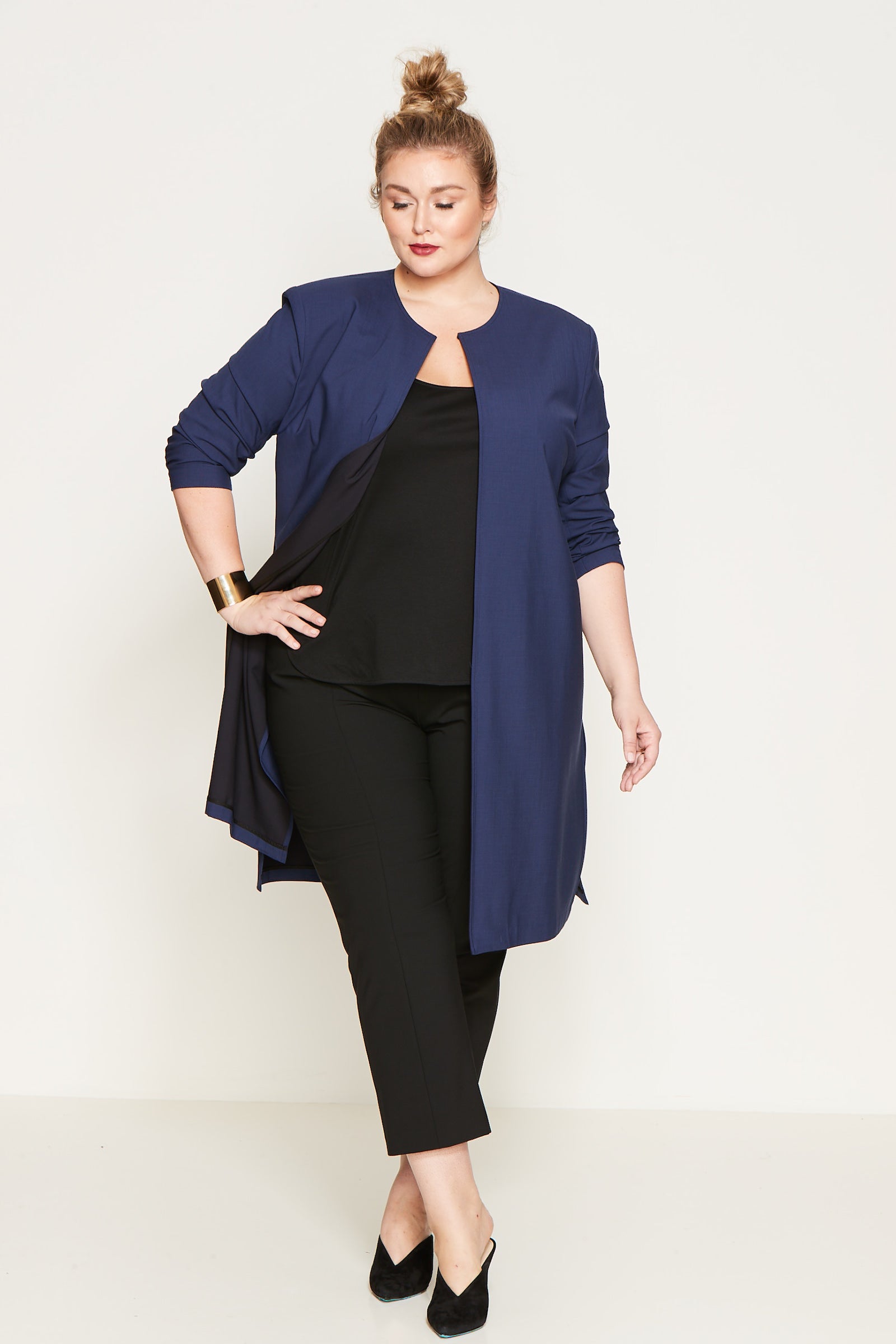 Navy | Paola Coat - One Shape - Front View | Model is a Pari Passu Fit D wearing size 5